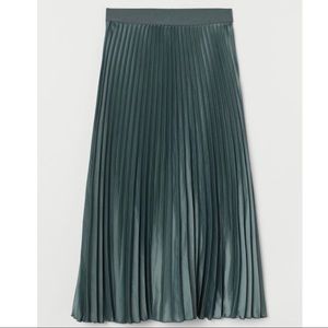 H&M Dark Sage Green Pleated Skirt - Calf length
